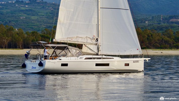 Bénéteau Oceanis 51.1 Sailing Yacht charter in Mallorca