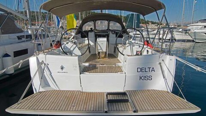 Jeanneau Sun Odyssey 415 Sailing Yacht charter in Mallorca