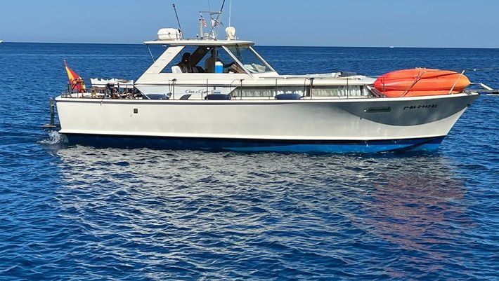 Chris Craft Commander 38´ Day charter with Captain charter in Mallorca