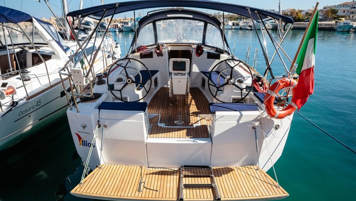 Jeanneau Sun Odyssey 449 Sailing Yacht charter in Menorca
