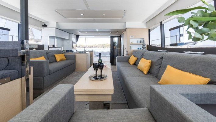 Alquiler Por día con Capitán Fountaine Pajot MY 44 en Mallorca
