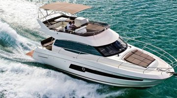 alquiler Yates a motor  en Club de Mar - Palma }}