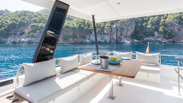 Alquiler Por día con Capitán Fountaine Pajot MY 44 en Mallorca