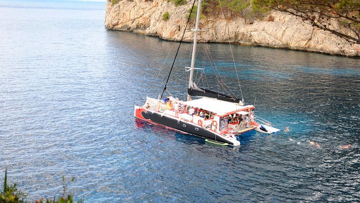 Catamaran 17 mts. Group charter in Mallorca