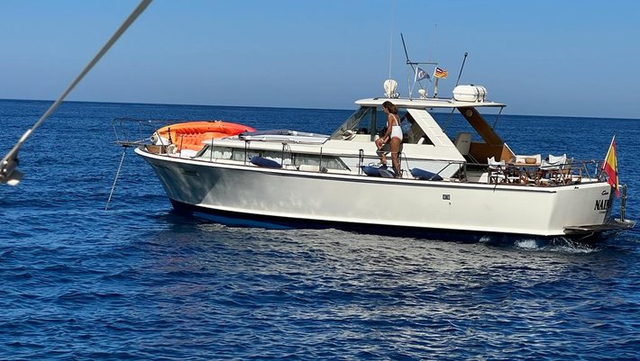 Chris Craft Commander 38´ Day charter with Captain charter in Mallorca