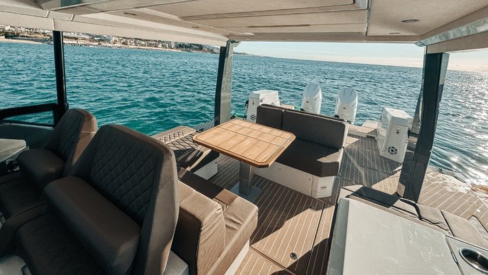 Saxdor 400 GTO Day charter with Captain charter in Mallorca