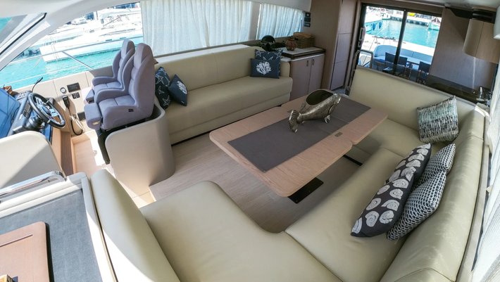 Alquiler Yates a motor Azimut 53 en Mallorca