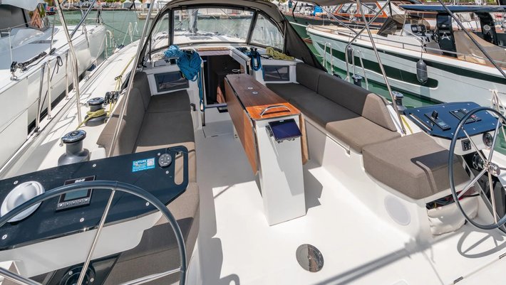 Dufour 44 Sailing Yacht charter in Mallorca